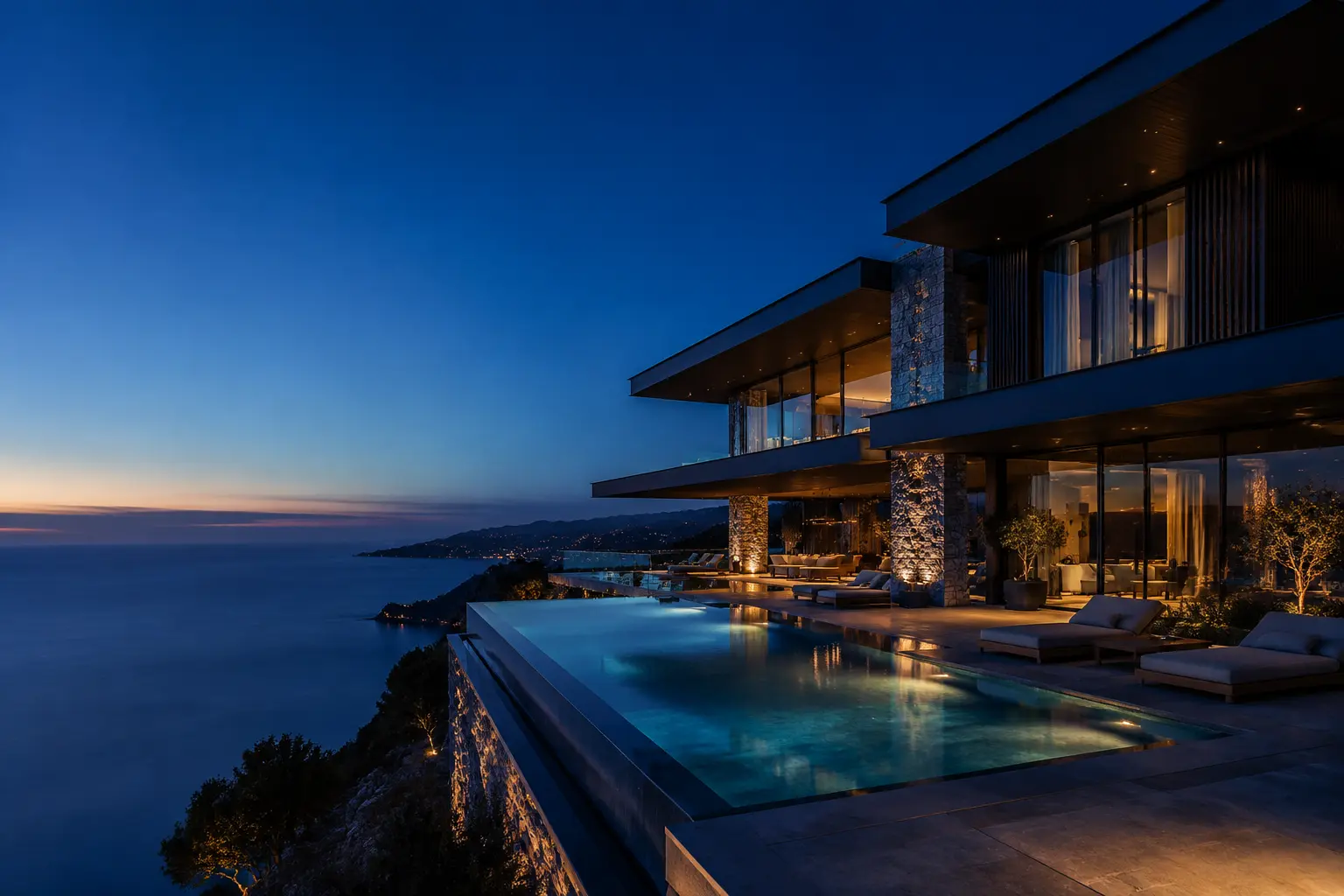 Residencia contemporánea con alberca